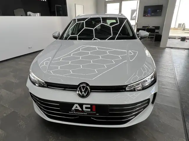 Volkswagen Passat view 11