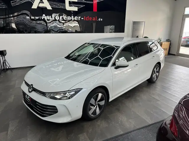 Volkswagen Passat view 3