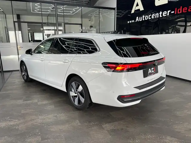 Volkswagen Passat view 6