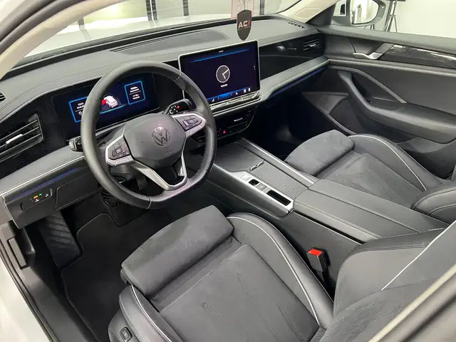 Volkswagen Passat view 13