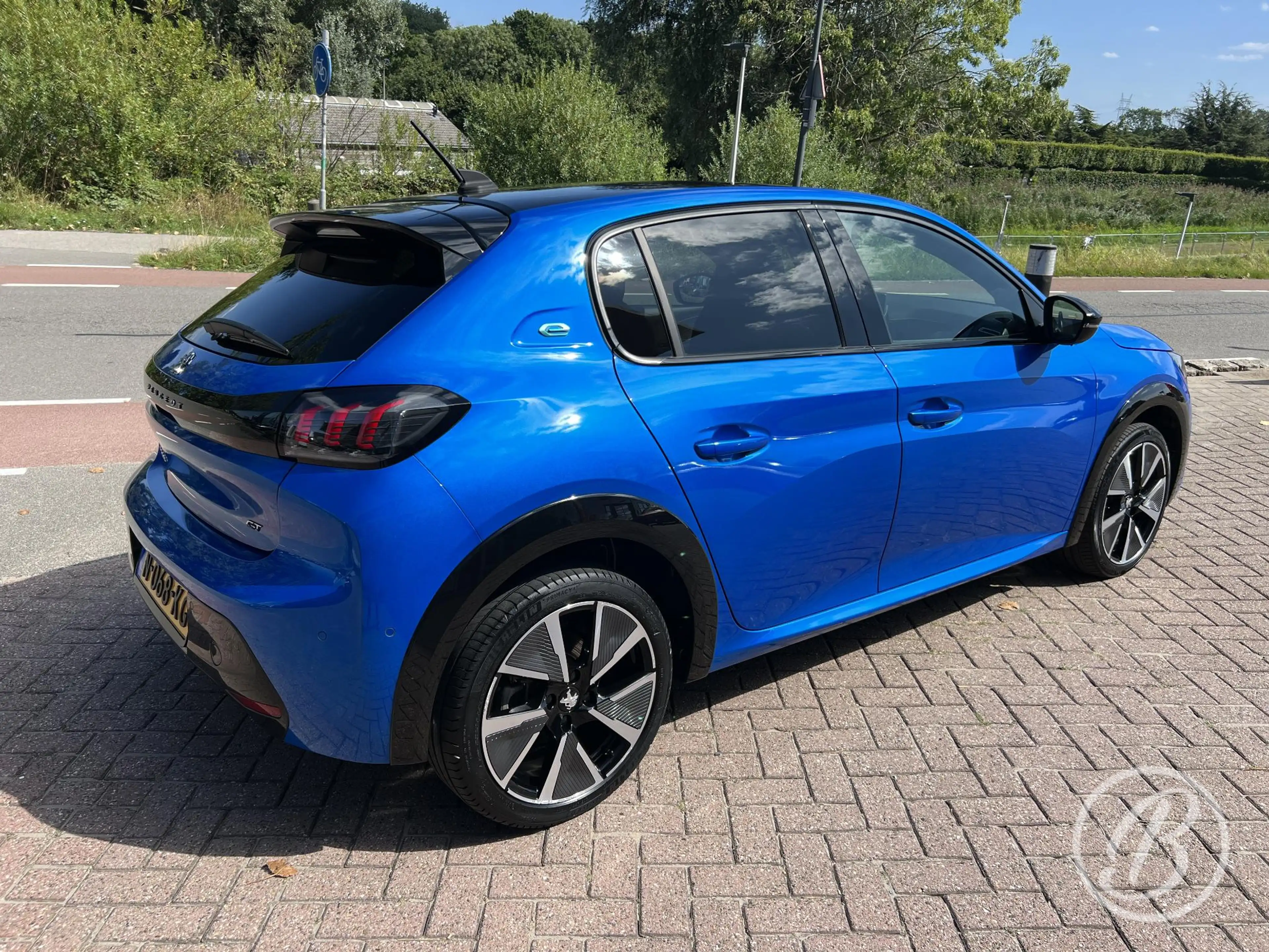 Peugeot e-208 EV GT 50 kWh — photo 4