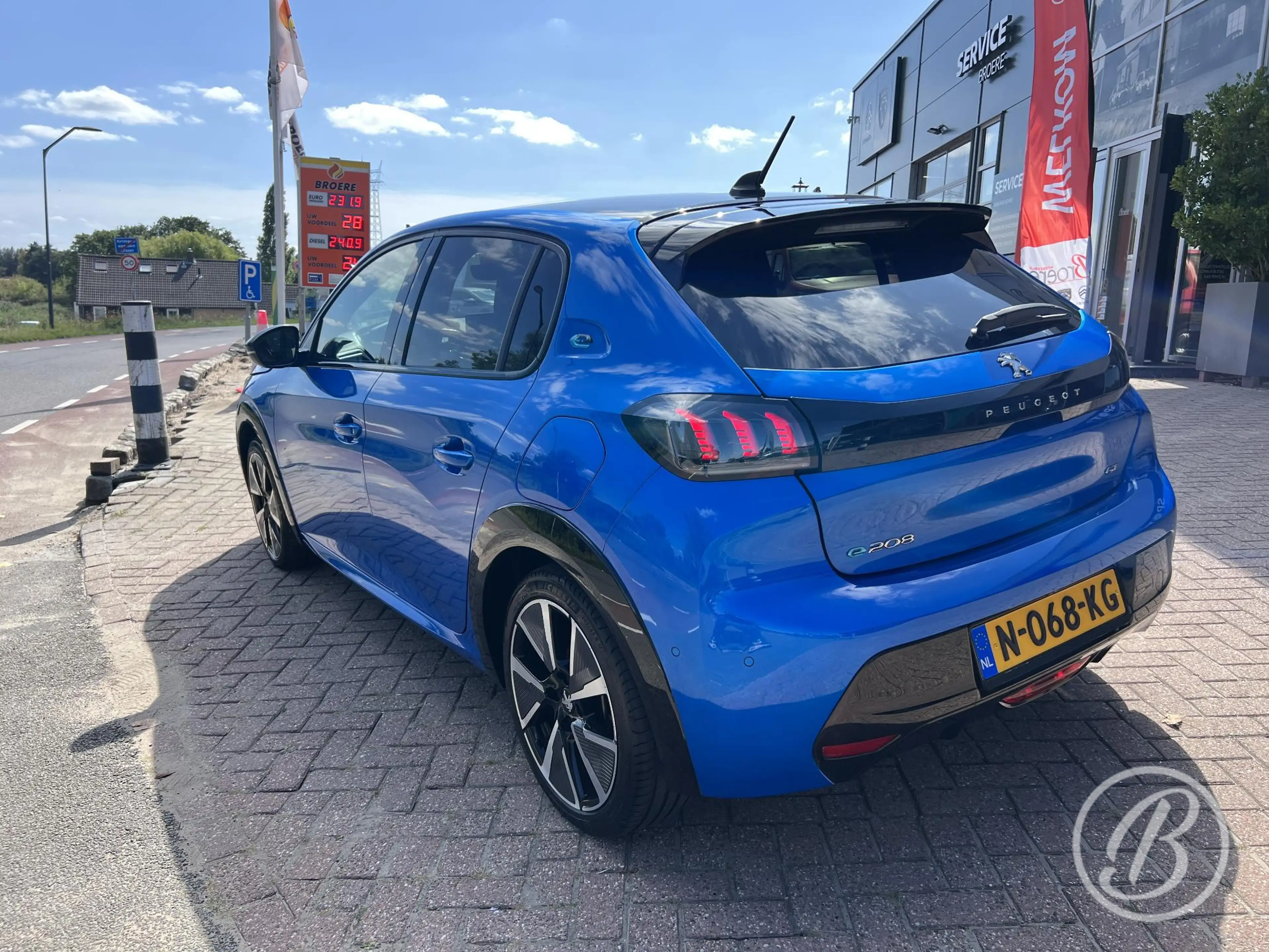 Peugeot e-208 EV GT 50 kWh — photo 3