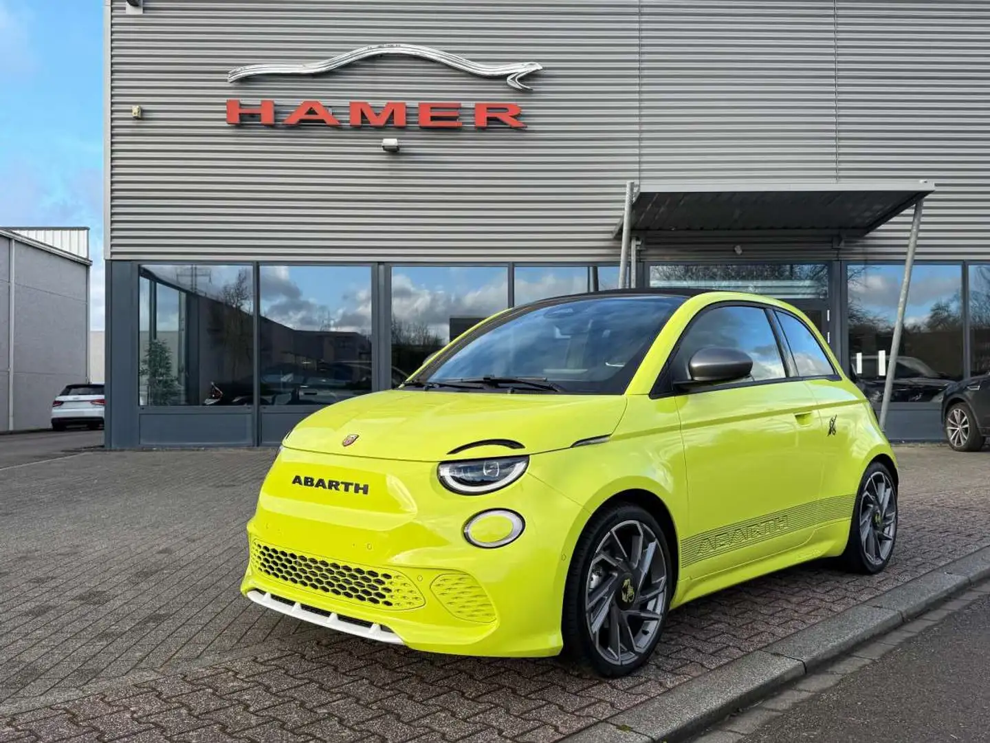 Abarth 500e Cabrio Scorpionissima Vert - 1
