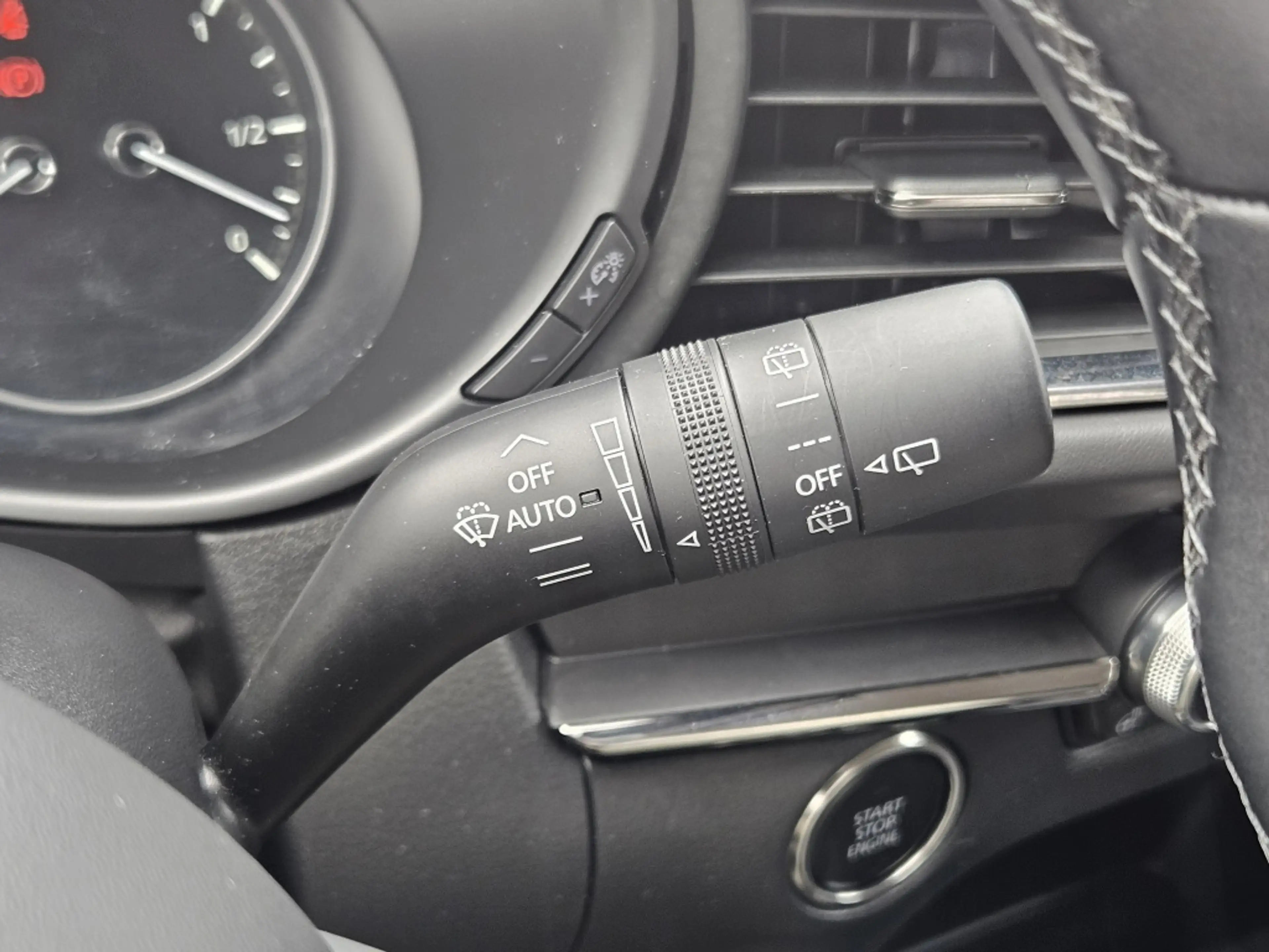 Mazda CX-30 2.0 E-Skyactive-X / Bose / Climate Contr. / Verwar — photo 18