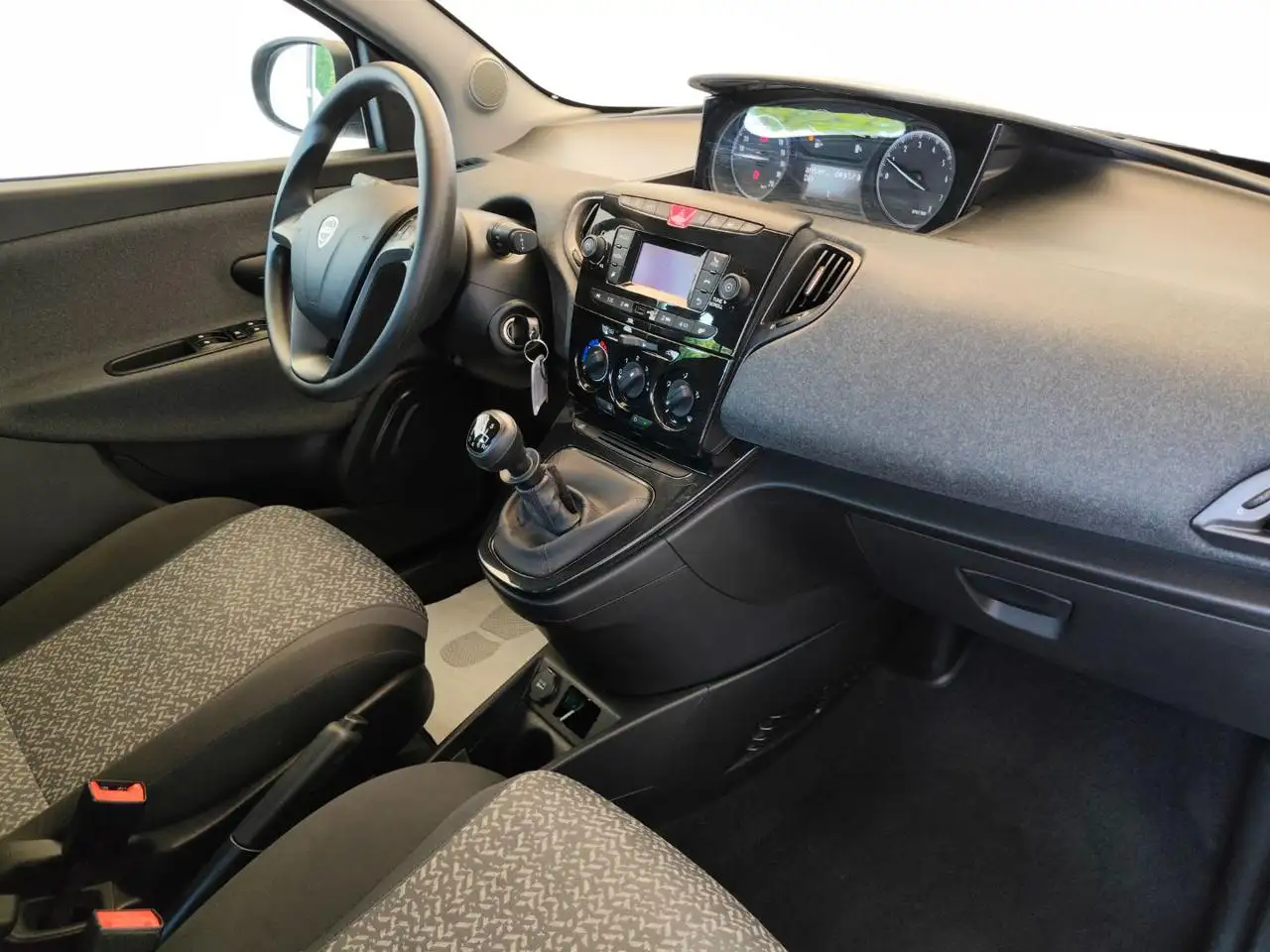 Lancia Ypsilon 2022 — фото 9