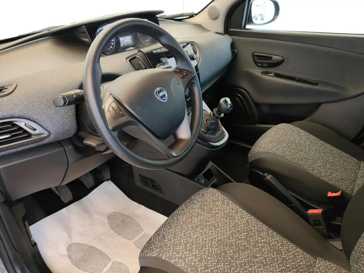 Lancia Ypsilon 2022 — фото 7