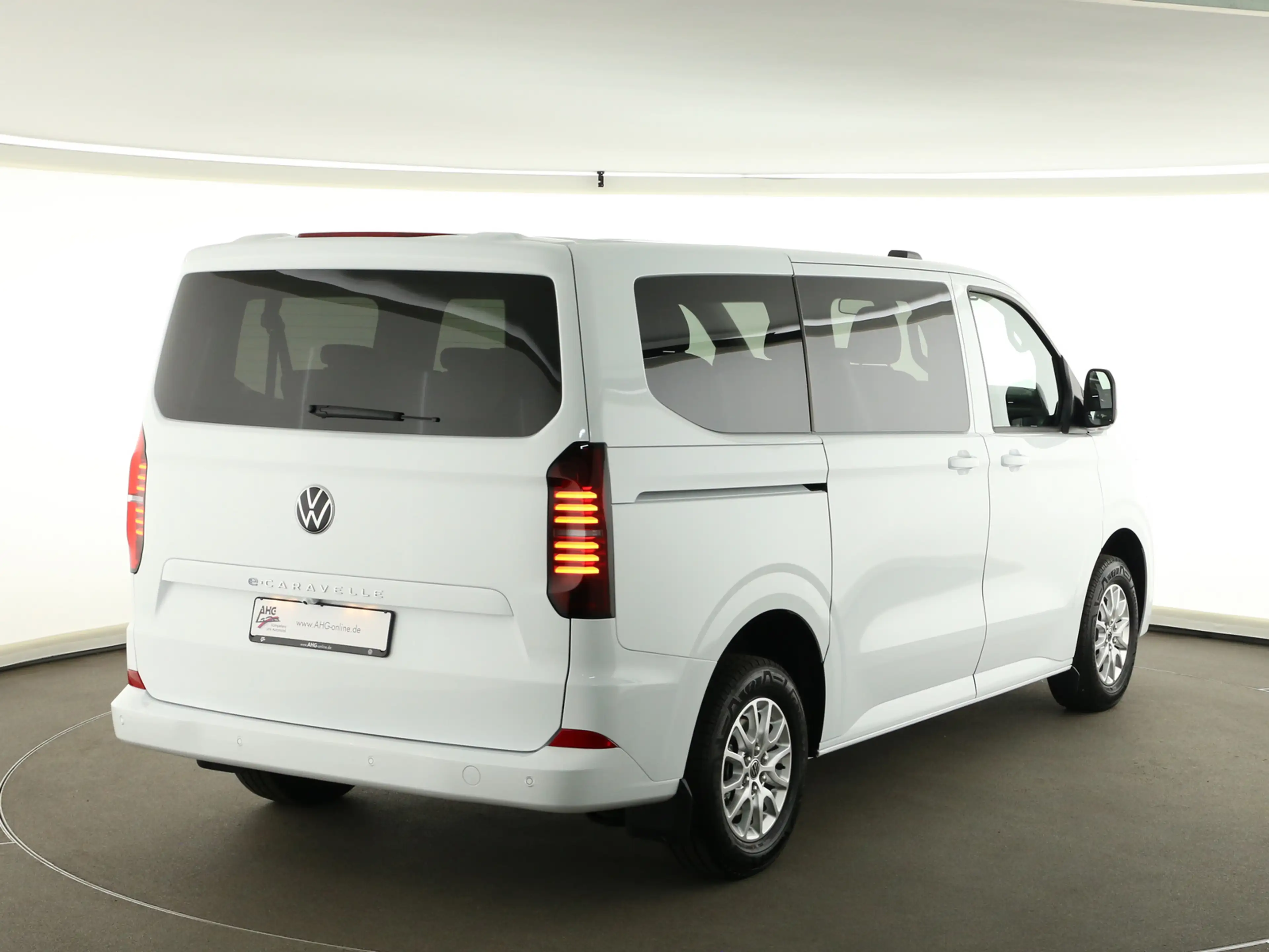 Volkswagen T7 Caravelle Life BEV 1-Gang e-Caravelle — photo 7