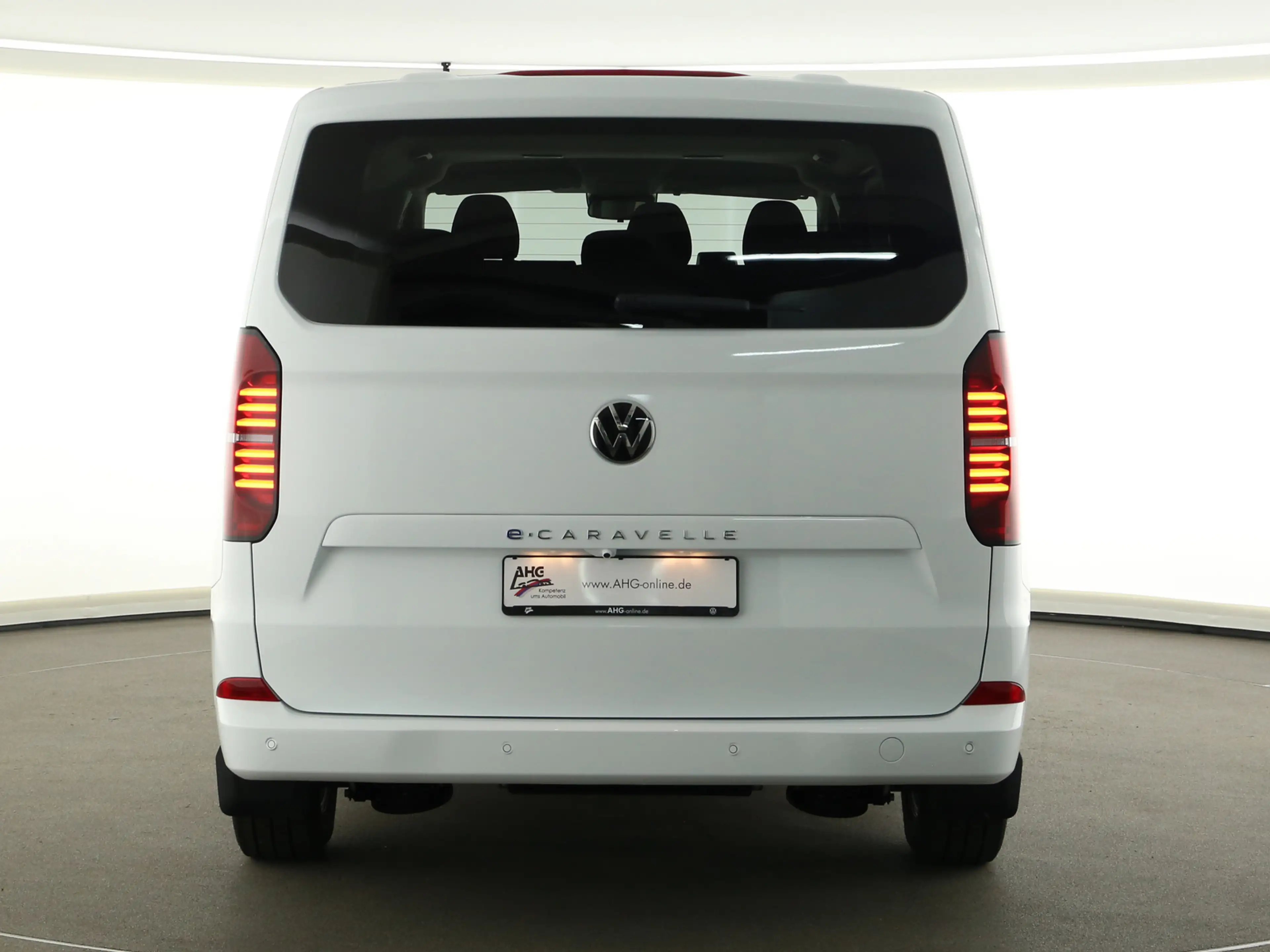 Volkswagen T7 Caravelle Life BEV 1-Gang e-Caravelle — photo 6