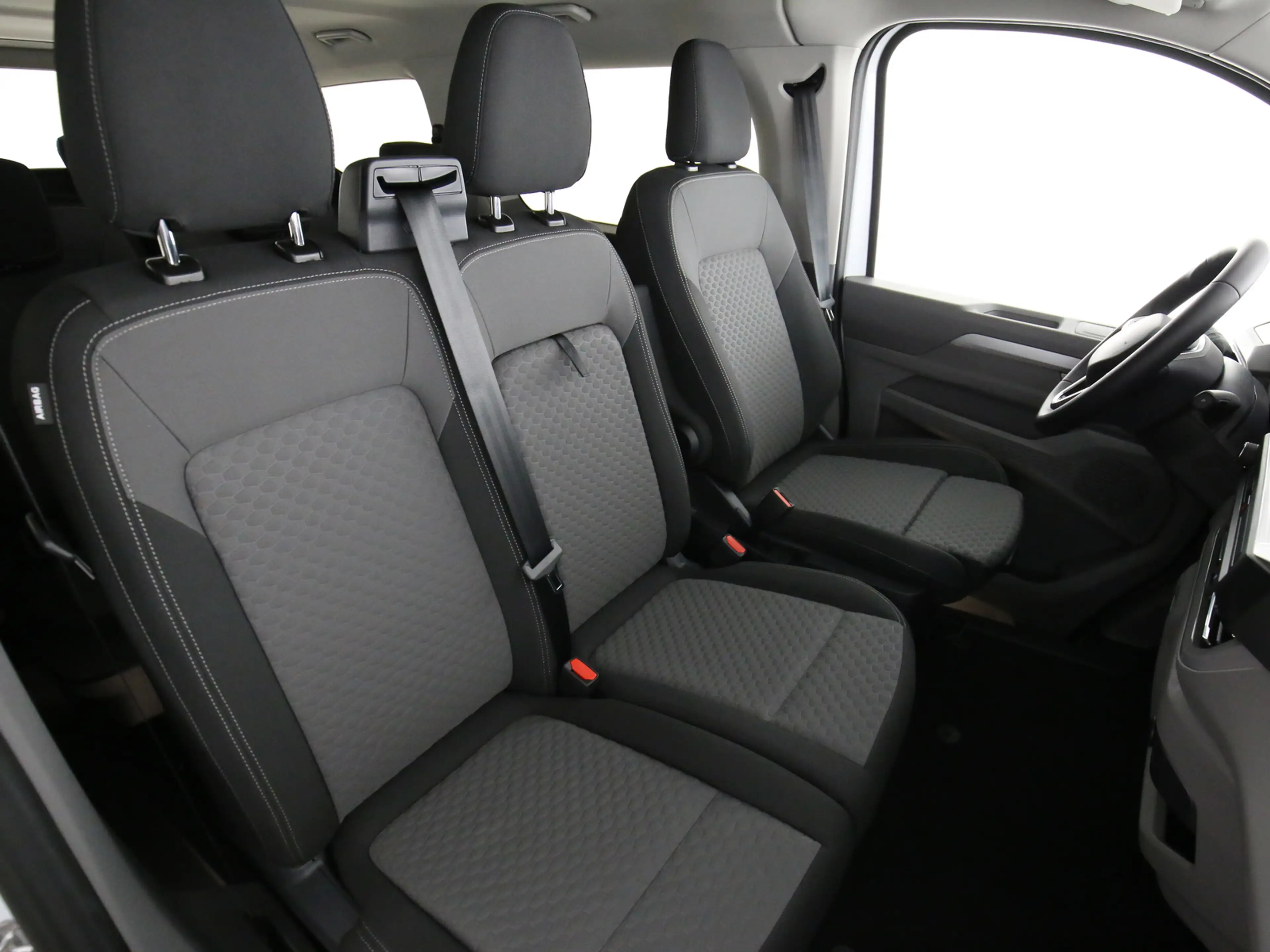 Volkswagen T7 Caravelle Life BEV 1-Gang e-Caravelle — photo 14