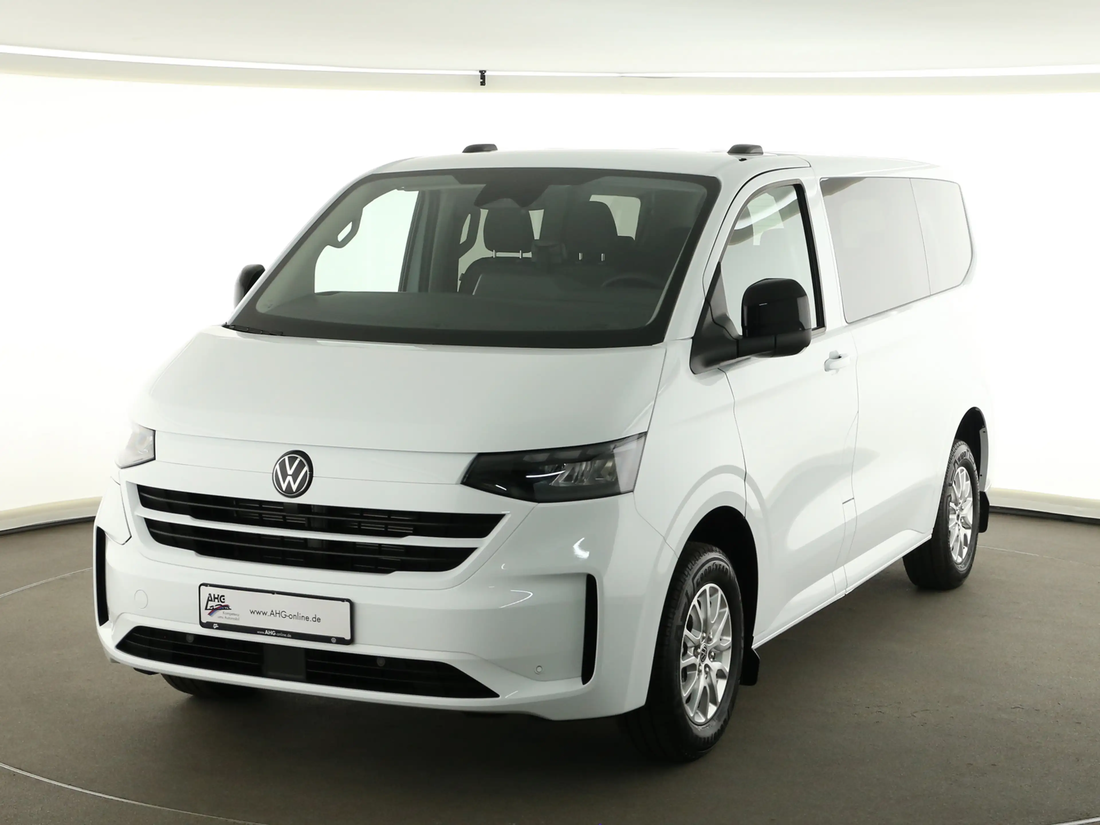 Volkswagen T7 Caravelle Life BEV 1-Gang e-Caravelle — photo 2