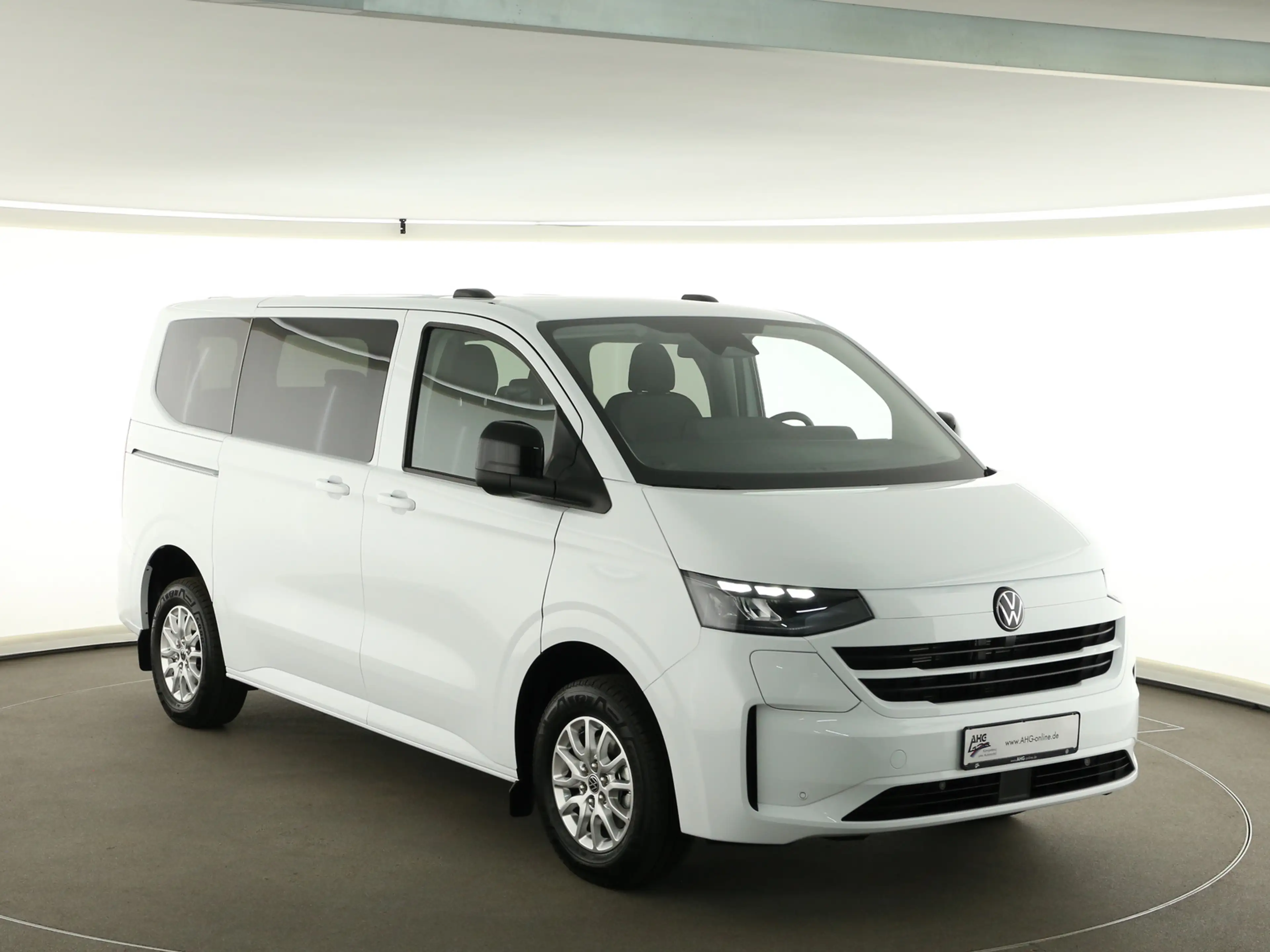 Volkswagen T7 Caravelle Life BEV 1-Gang e-Caravelle — photo 9