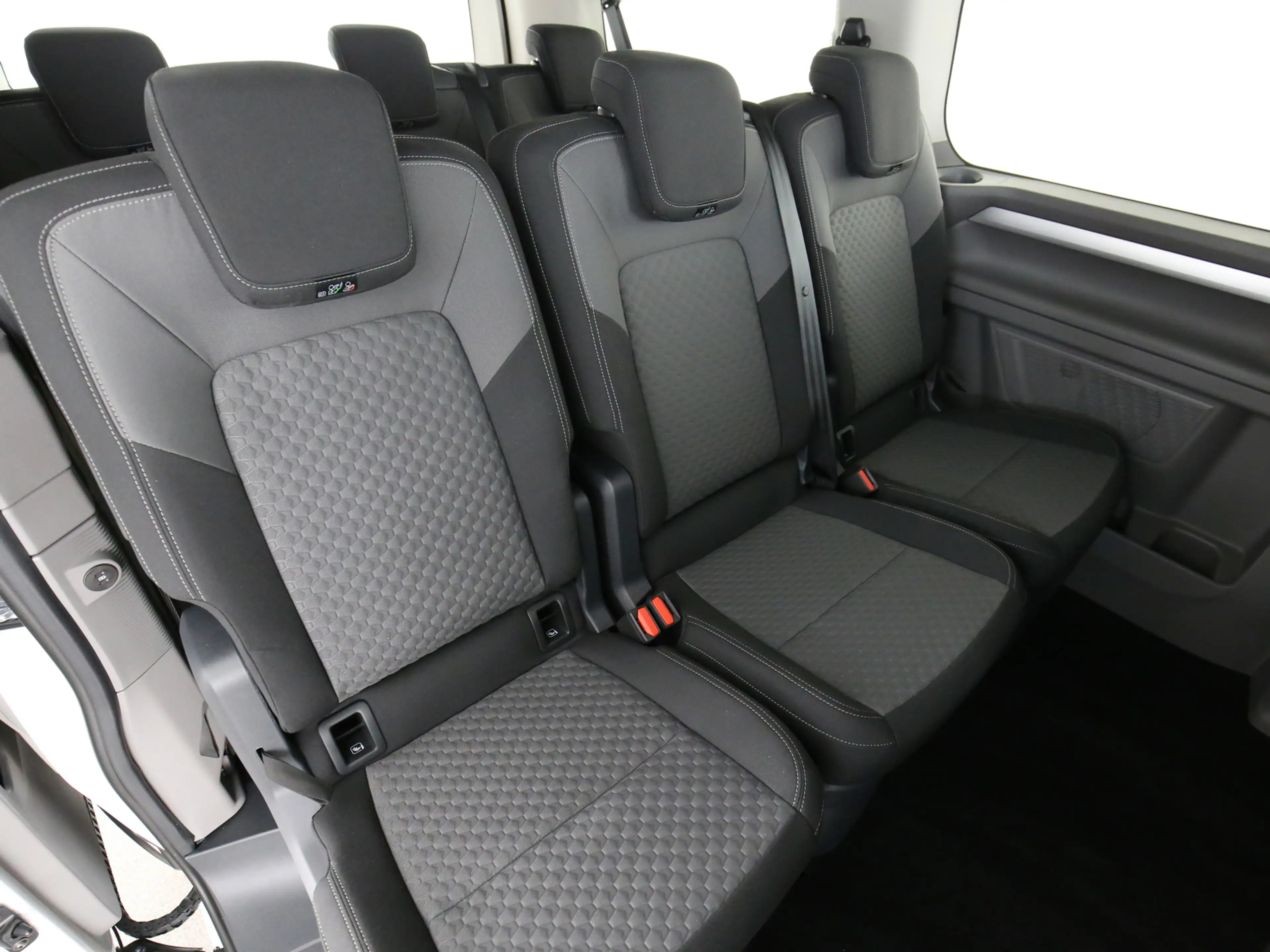 Volkswagen T7 Caravelle Life BEV 1-Gang e-Caravelle — photo 15