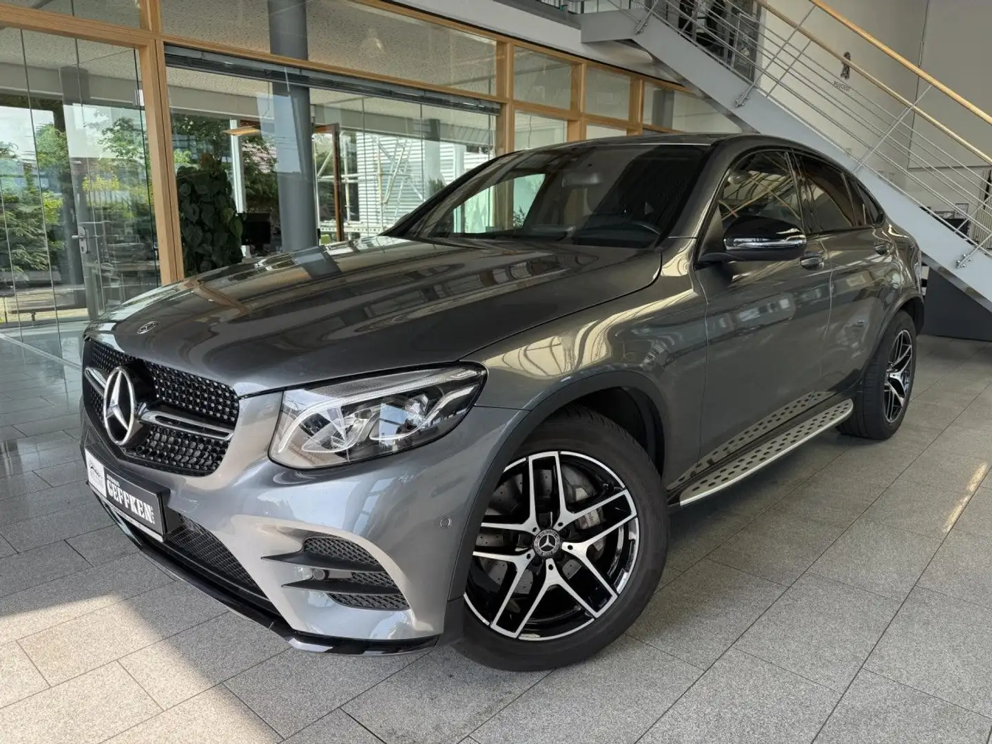Mercedes-Benz GLC 300 Coupe 4Matic AMG Line, Night, Schiebedach! Grijs - 1