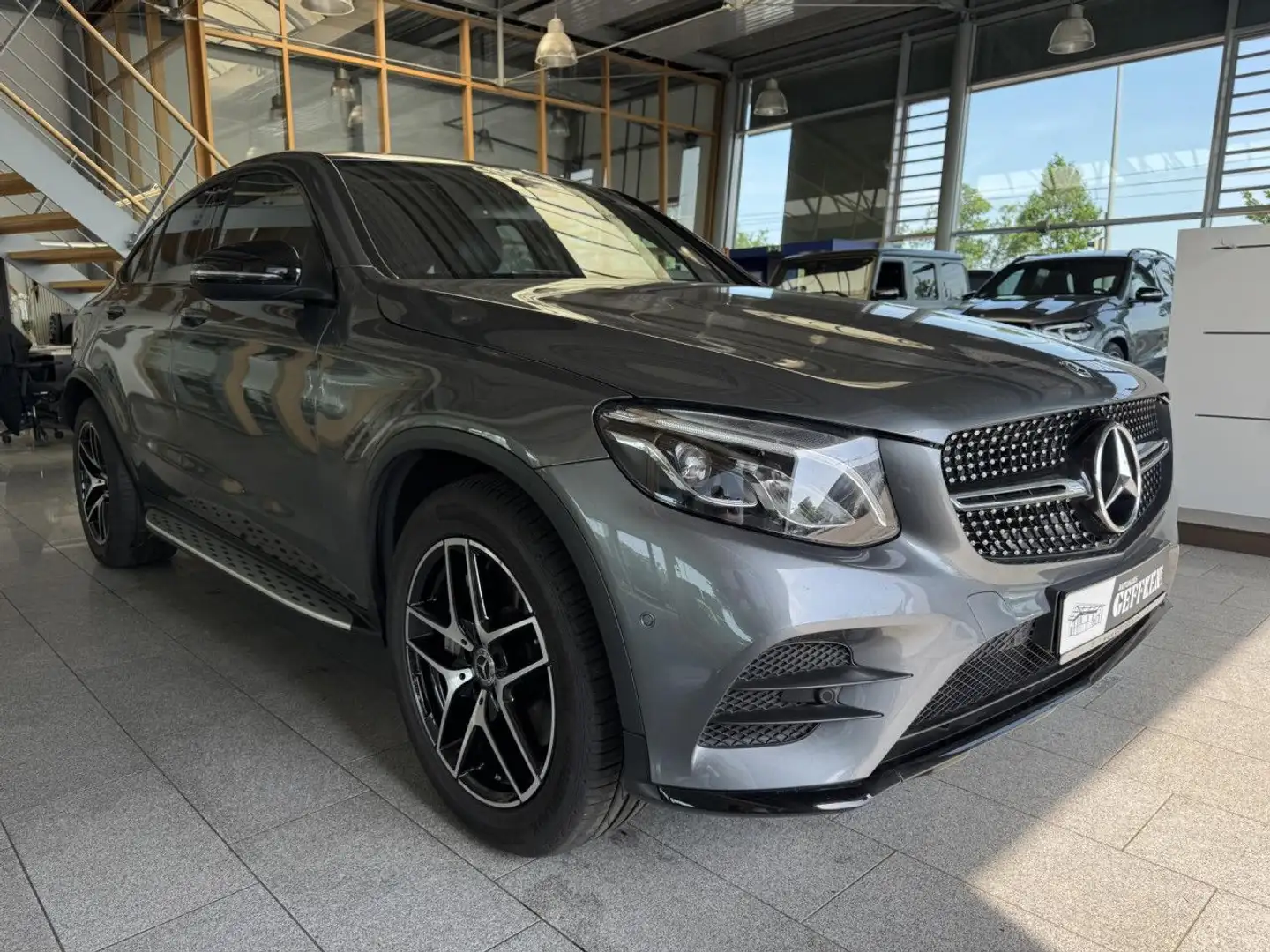 Mercedes-Benz GLC 300 Coupe 4Matic AMG Line, Night, Schiebedach! Grijs - 2