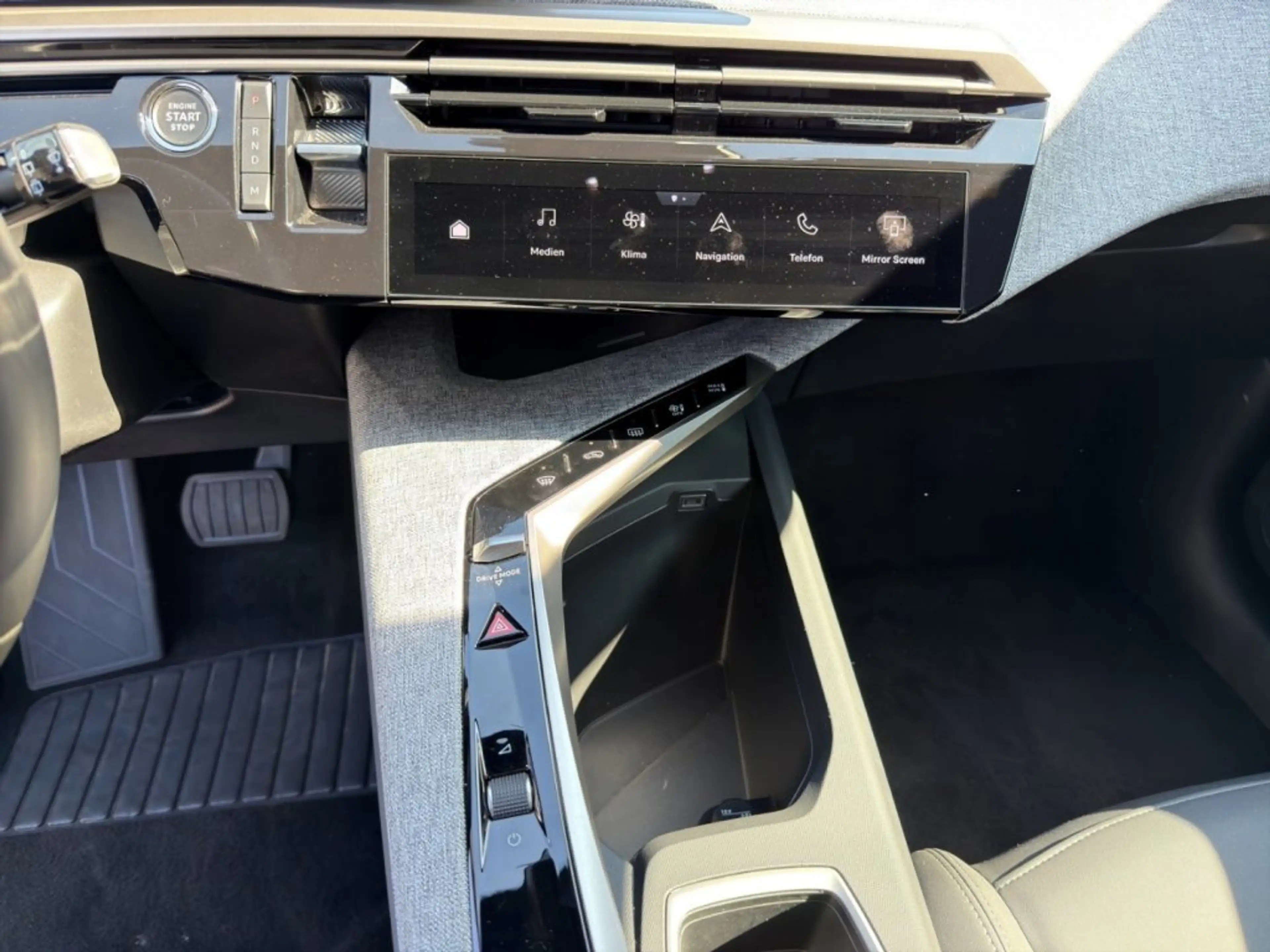 Peugeot 5008 ALLURE Hybrid 145 e-DCS6 — photo 10