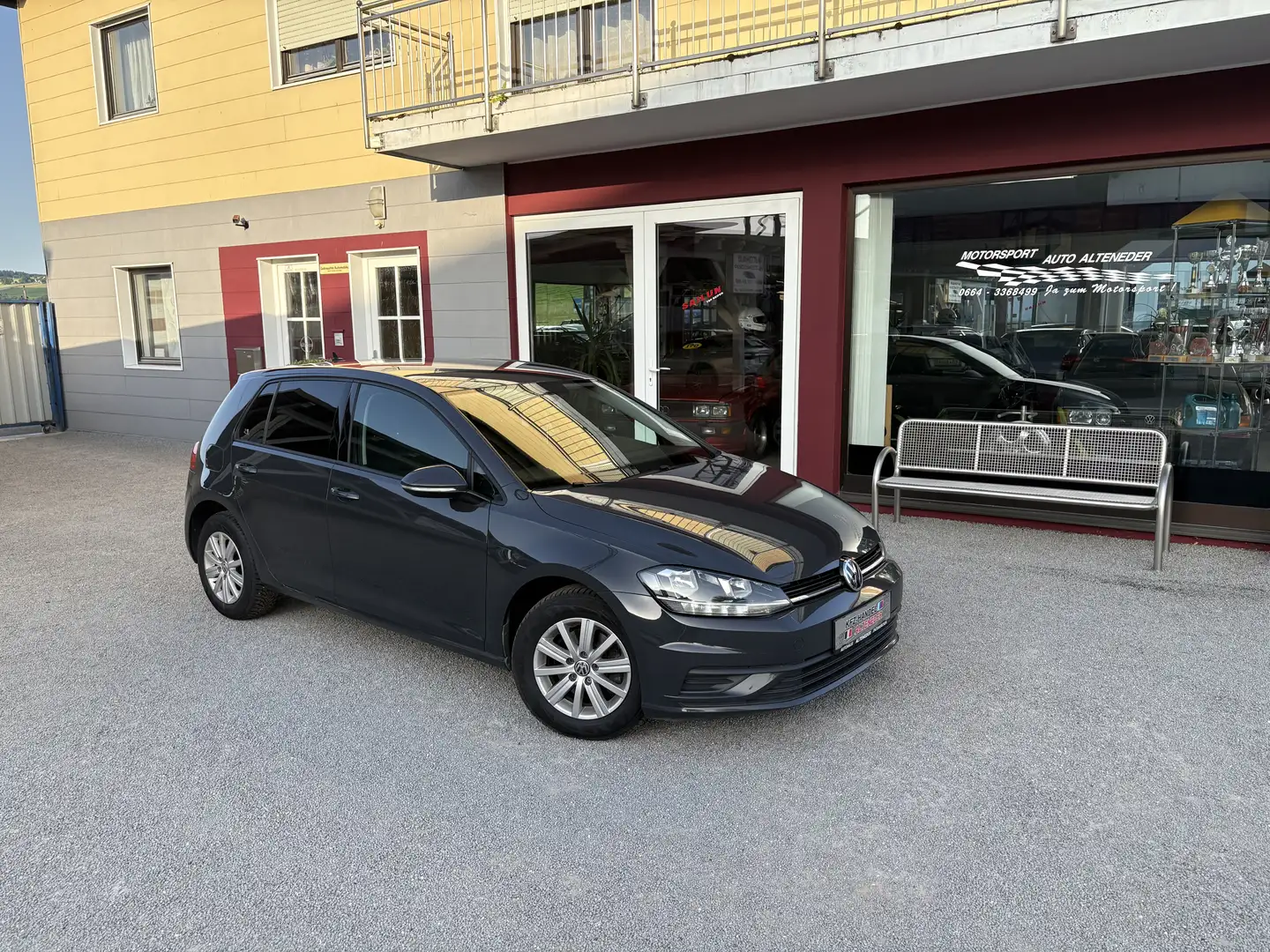 Volkswagen Golf 1,6 TDI 1.BESITZ Gris - 1