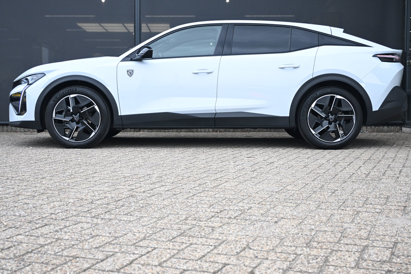 Peugeot 408 1.2 Hybrid 145 e-DCS6 GT | Adaptive Cruise | 360 C — photo 3