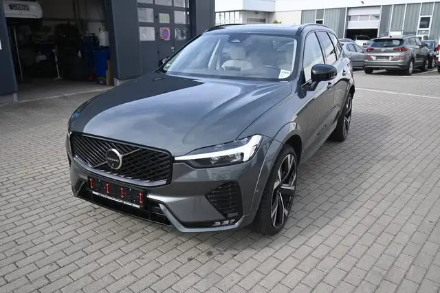 Volvo XC60 view 3