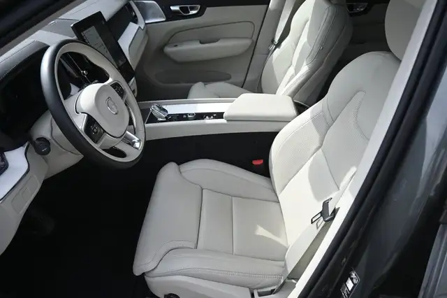 Volvo XC60 main image