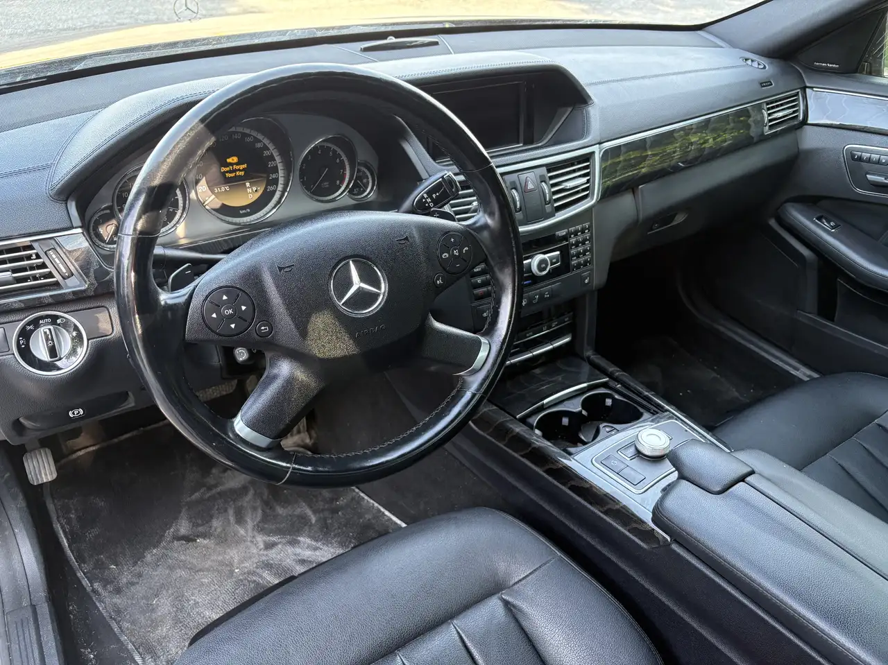des-Benz E-Class снимка des-Benz E-Class