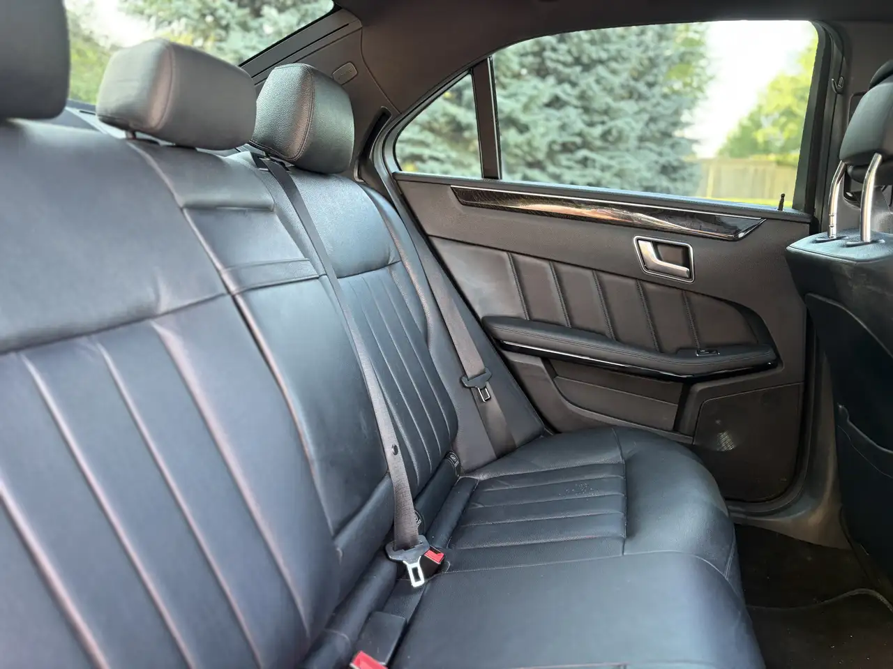 des-Benz E-Class снимка des-Benz E-Class