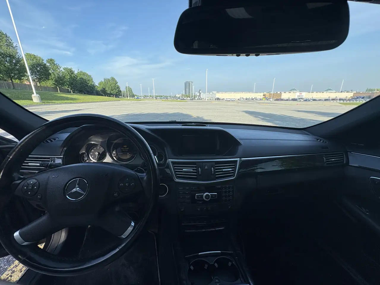 des-Benz E-Class снимка des-Benz E-Class