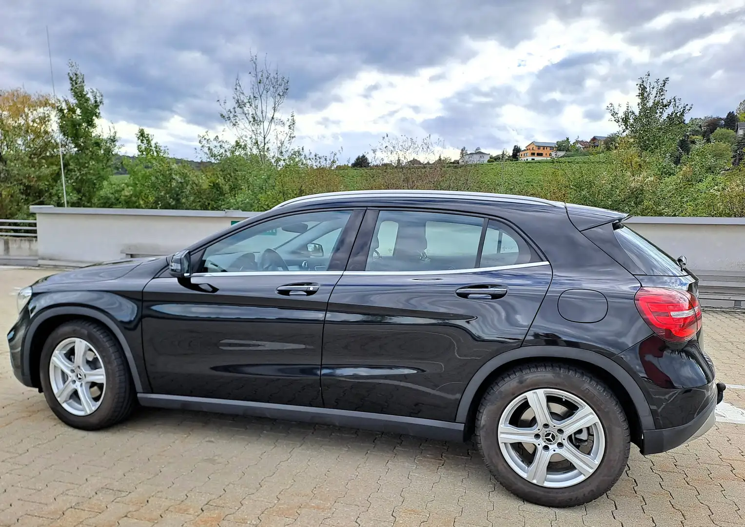 Mercedes-Benz GLA 180 GLA 180 d Aut. Schwarz - 2