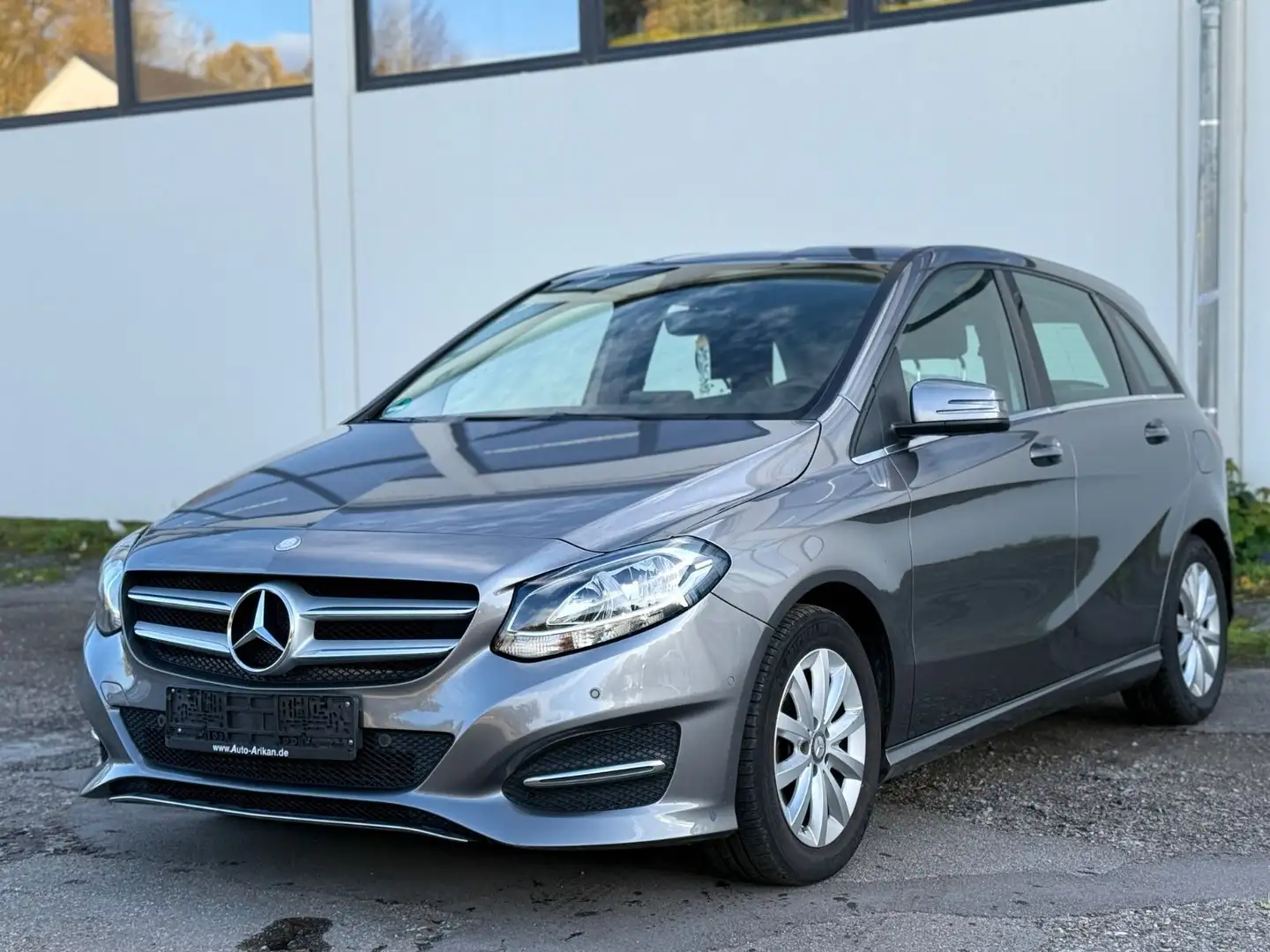 Mercedes-Benz B 180 Navi/H+VParksensor/Aus 2.Hand/Facelift Grau - 2
