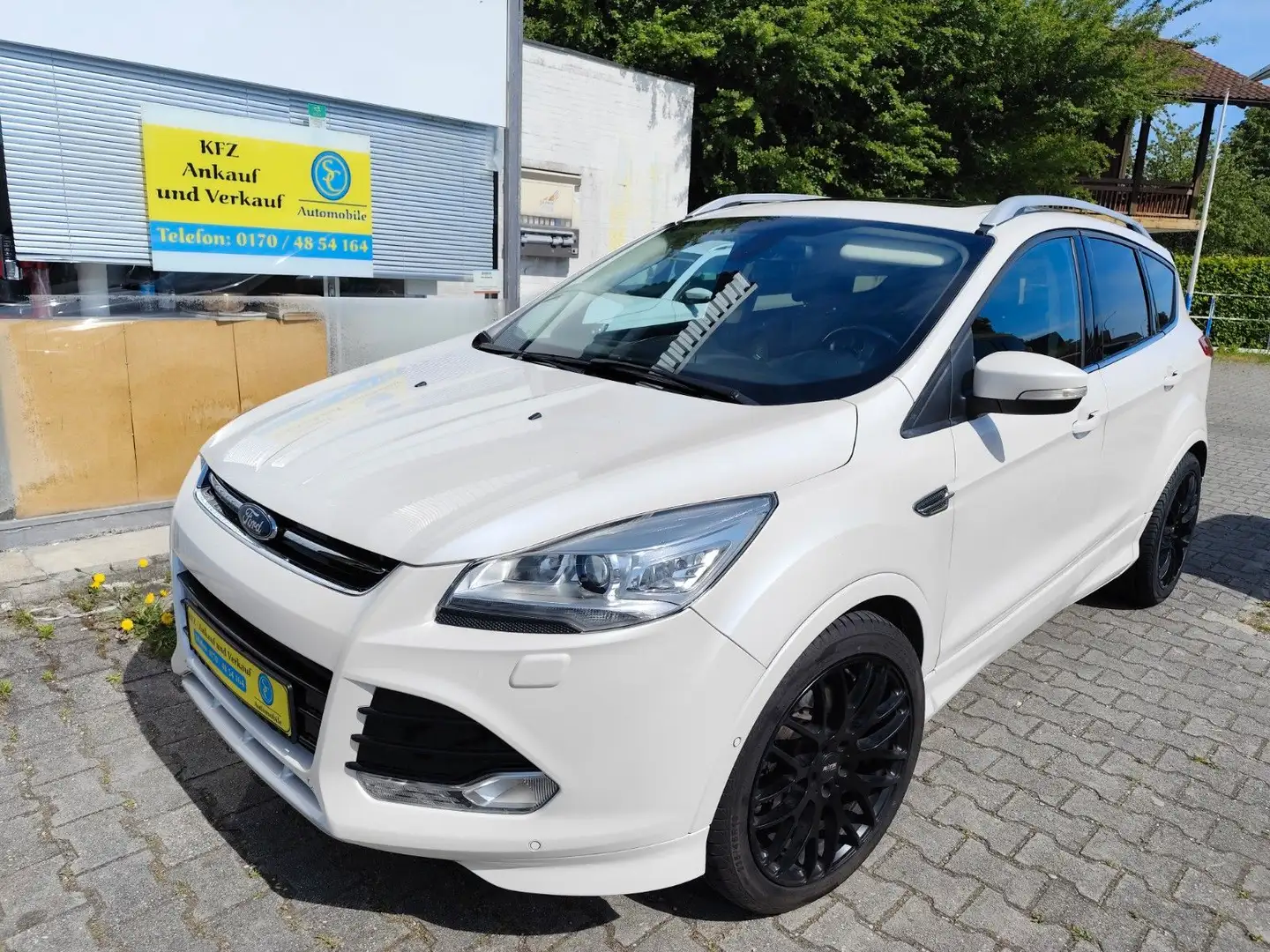 Ford Kuga Individual 4x4 Navi Xenon Kamera Ahk Panor. Blanco - 1