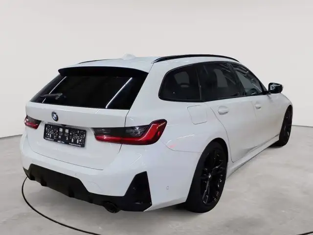 BMW 3 Series view 4