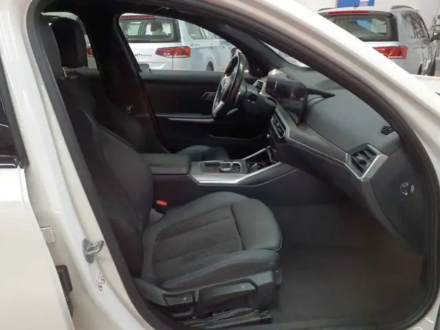 BMW 3 Series view 8