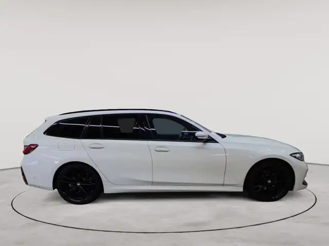 BMW 3 Series view 3