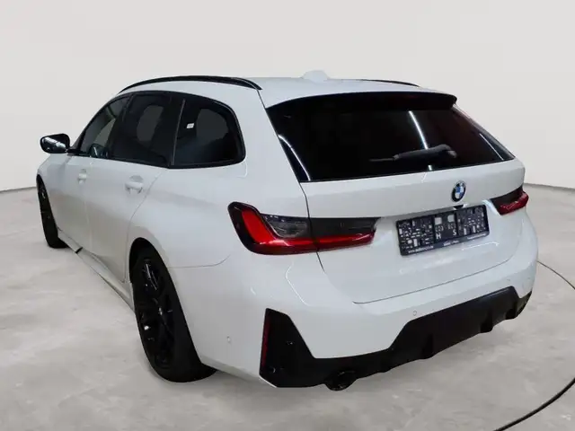 BMW 3 Series view 5