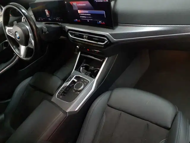 BMW 3 Series view 9