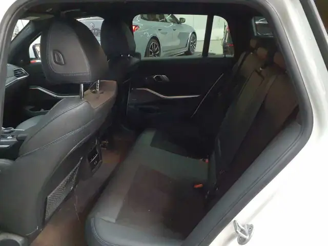 BMW 3 Series view 13