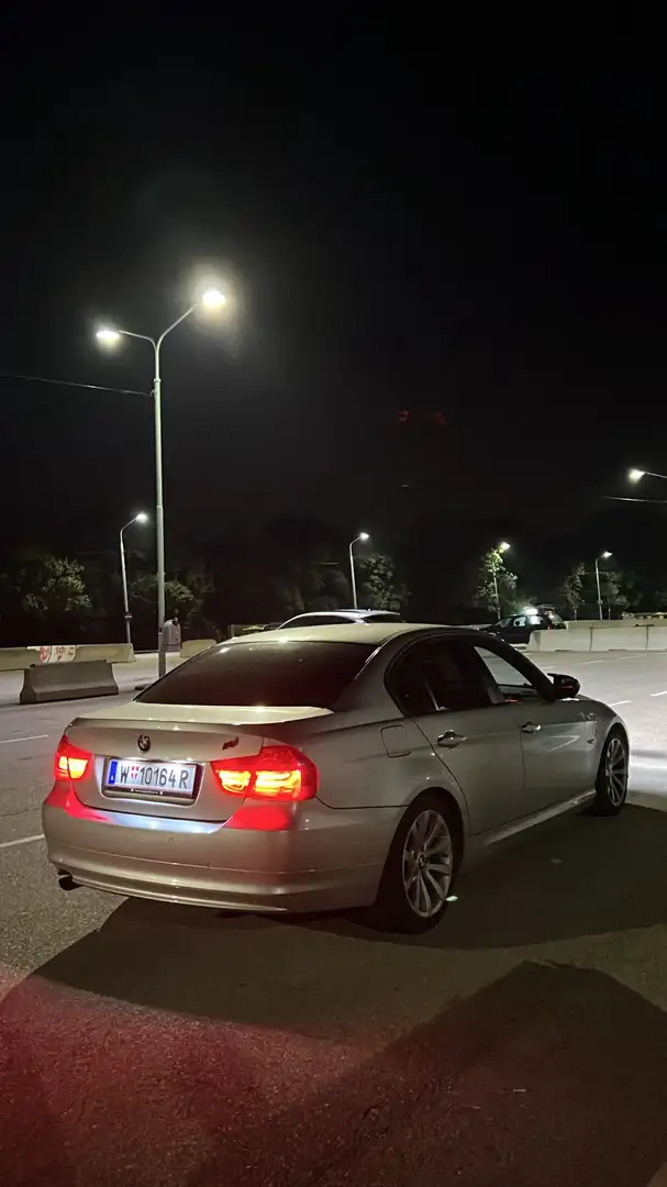 BMW 318 e90 318i Silber - 2