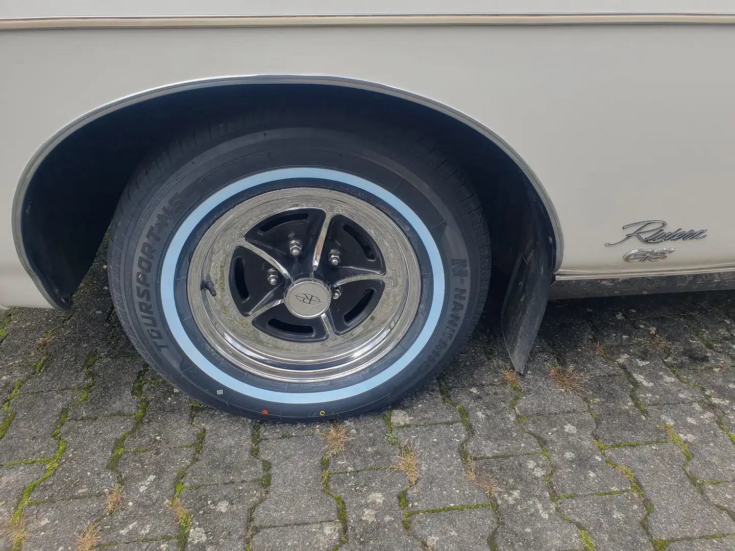 Buick Riviera Boattail Blanco - 2