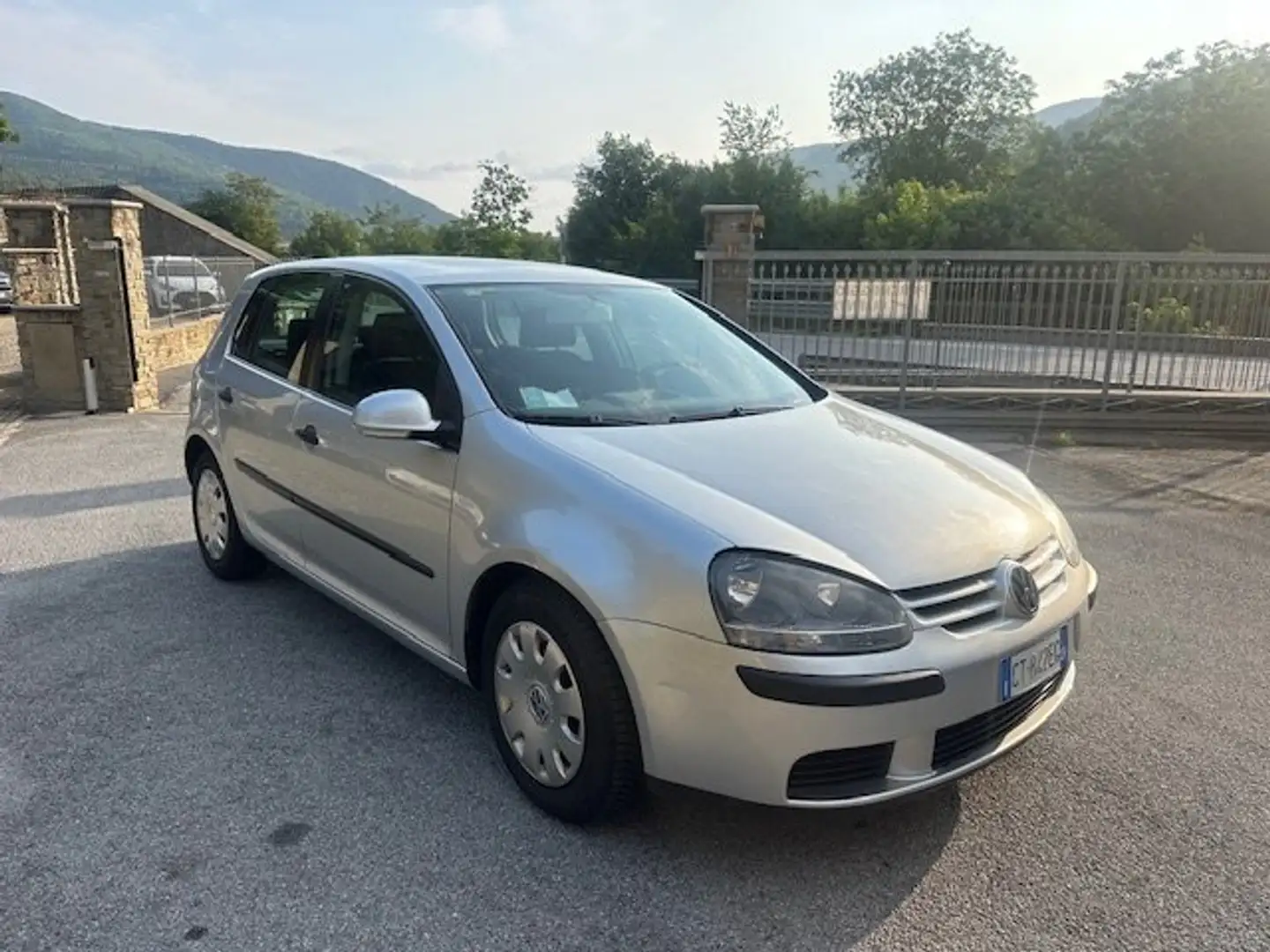 Volkswagen Golf 5p 1.9 tdi Sportline Gris - 2