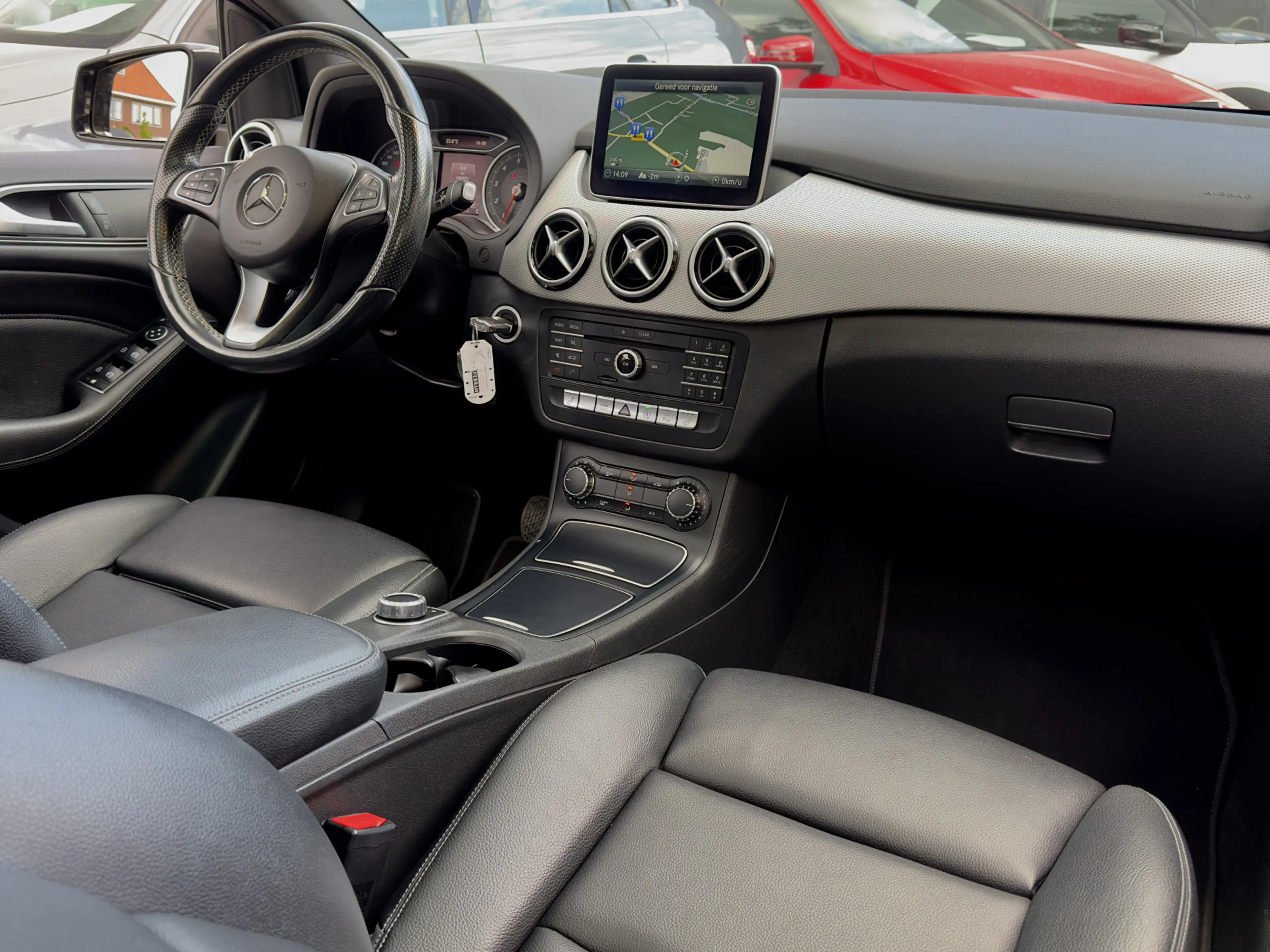 Mercedes-Benz B 180 AUT7 AMBITION 104D.KM!! PANODAK LEDER NAVI AIRCO L — photo 2