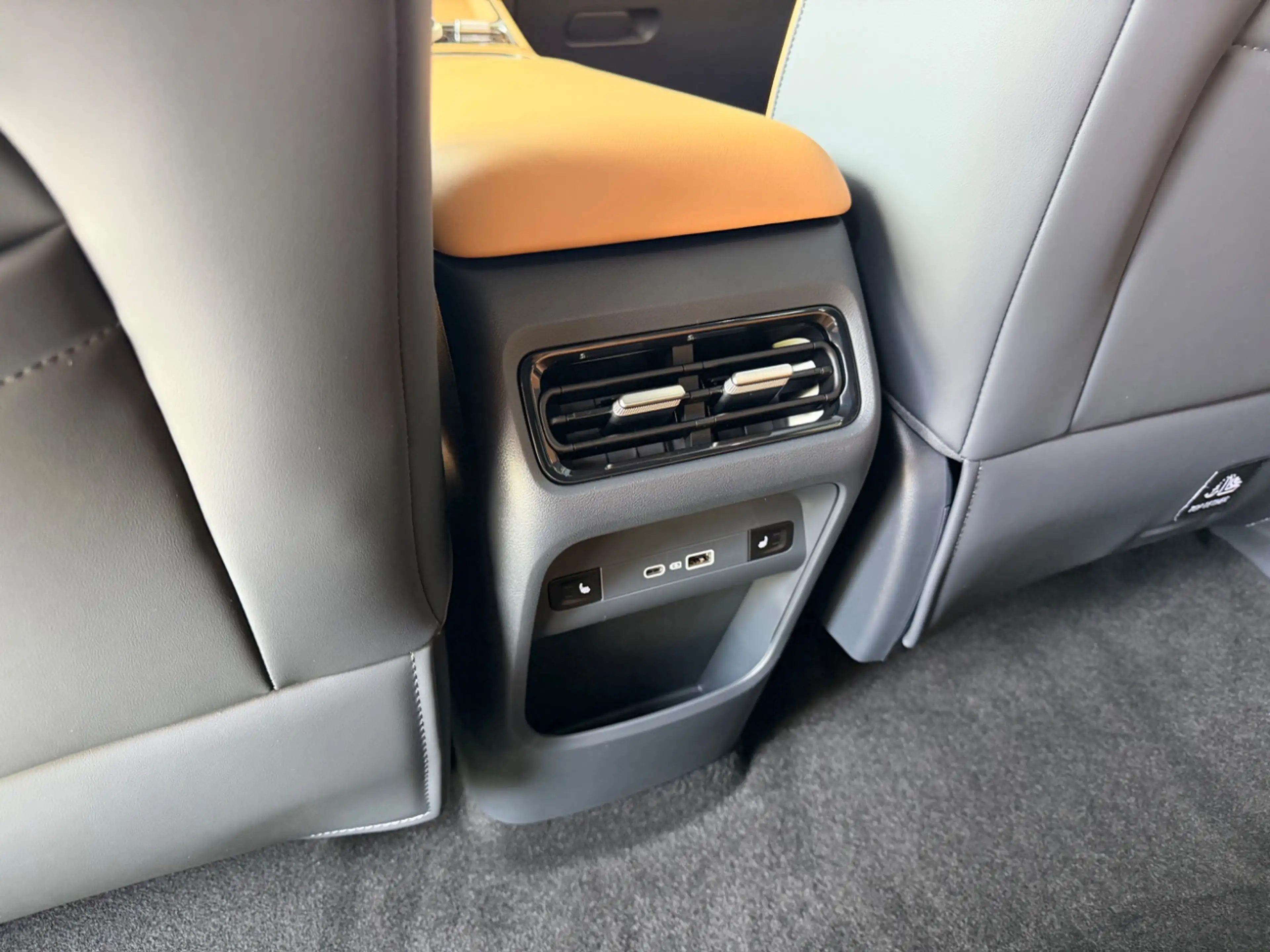 Geely Starray EM-i Max+Pano+Head Up+Massage+LED+Navi — photo 12