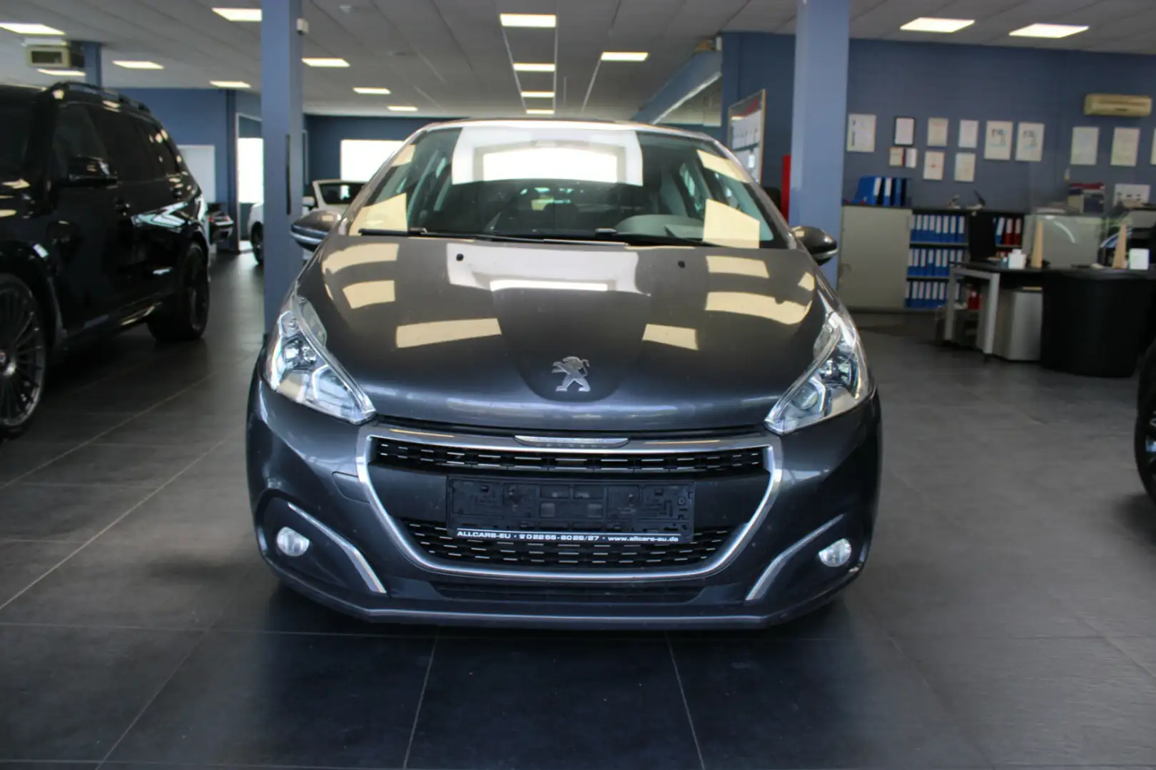 Peugeot 208 Blue-HDi 120 Allure Grau - 2