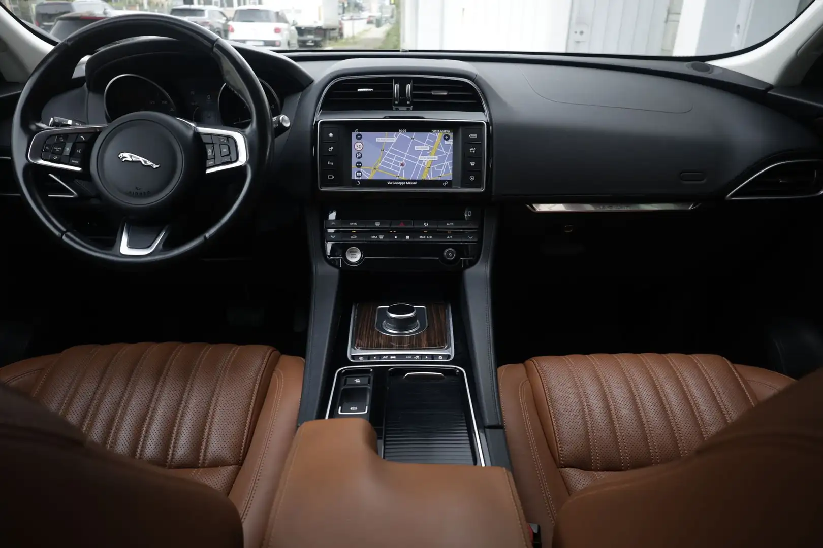 Jaguar F-Pace 2.0d 180 CV AWD aut. Prestige Unicoproprietario Grigio - 2