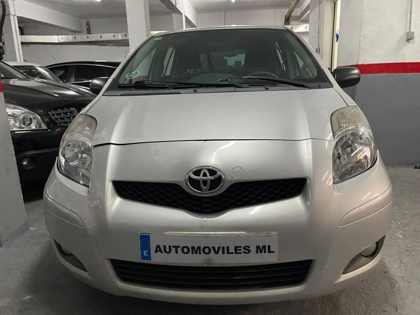 Toyota Yaris 1.4D-4D Live Gris - 2
