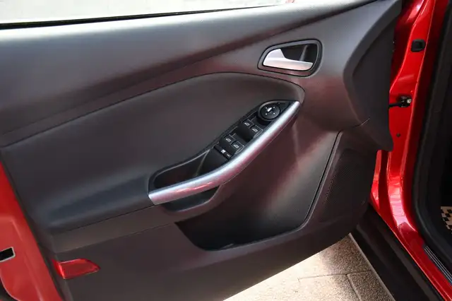 Ford Focus view 6