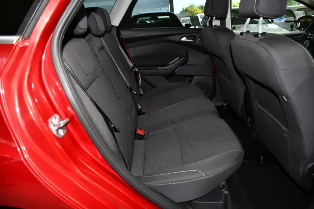 Ford Focus view 15