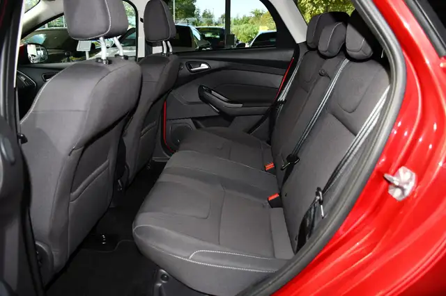 Ford Focus view 14