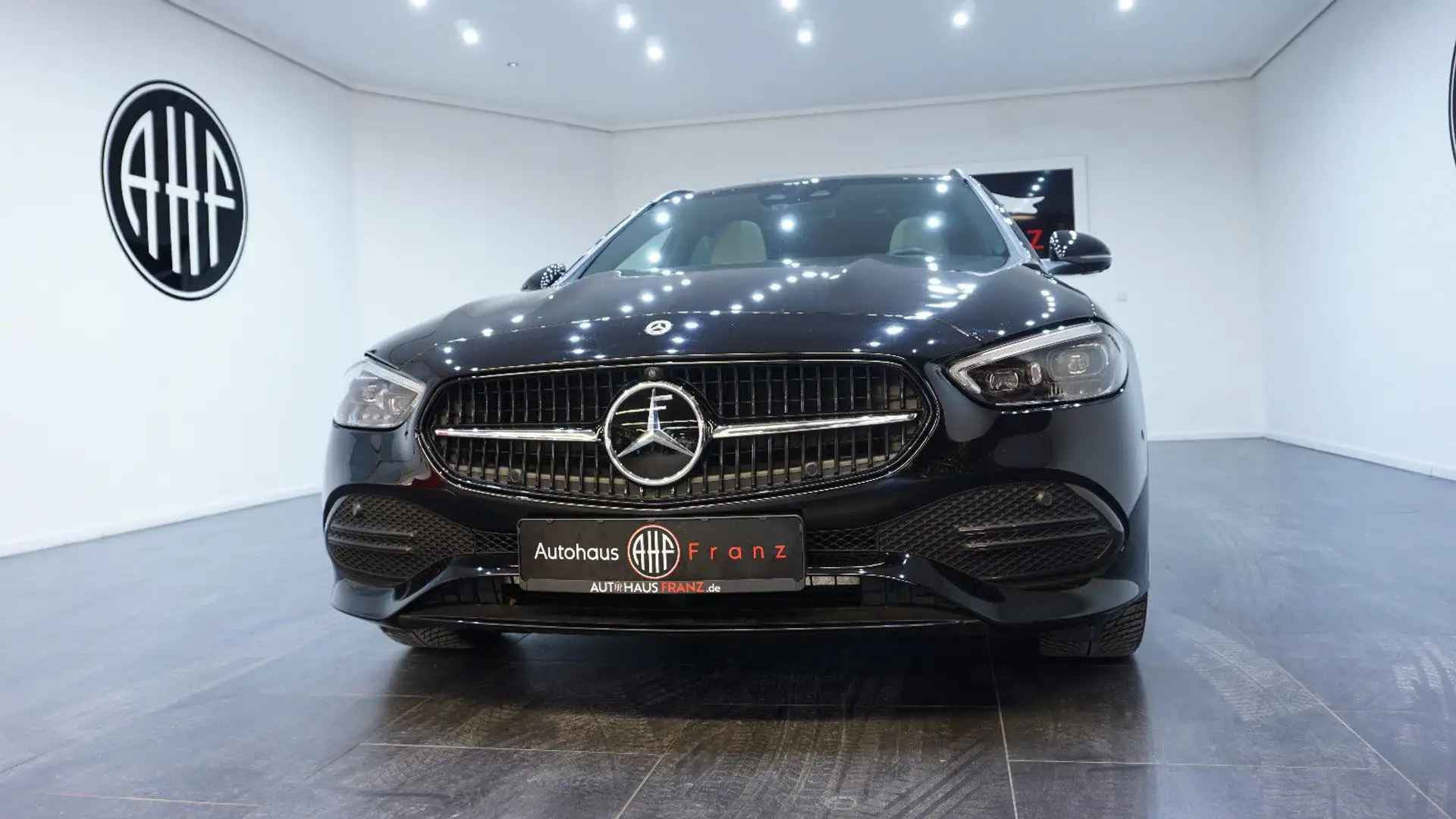 Mercedes-Benz C 300 e*Carplay*SHZ*SHB*AHK*Pano*NAV* Schwarz - 2
