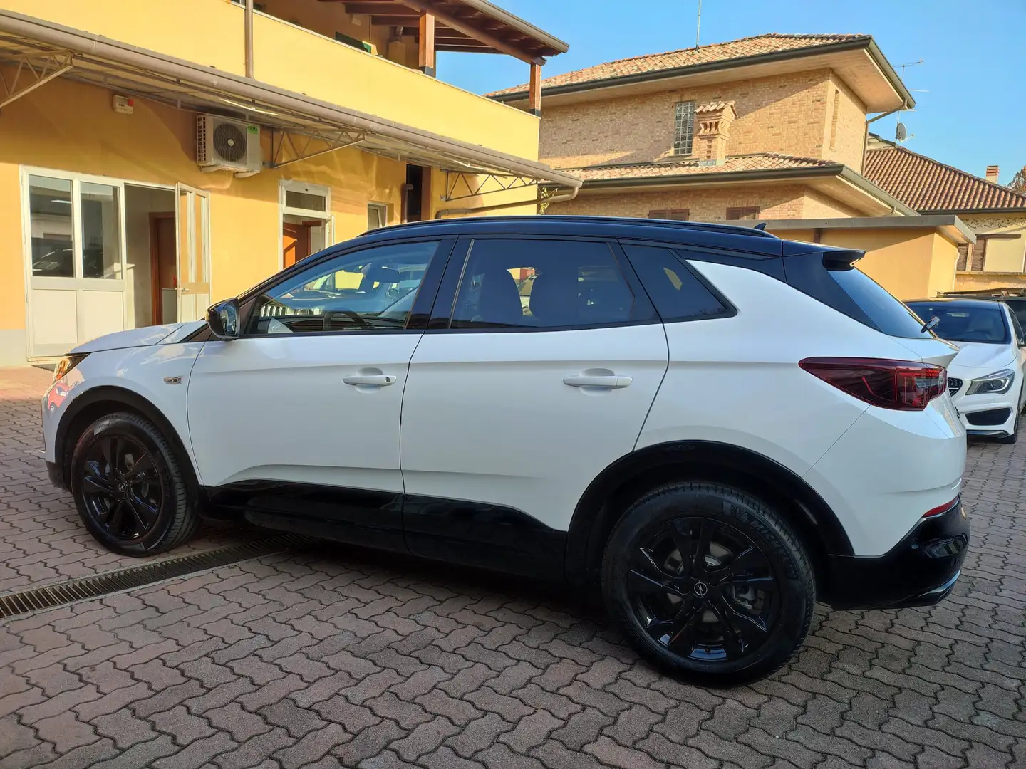 Opel Grandland Grandland 1.2 hybrid GS s 136 cv Bianco - 2