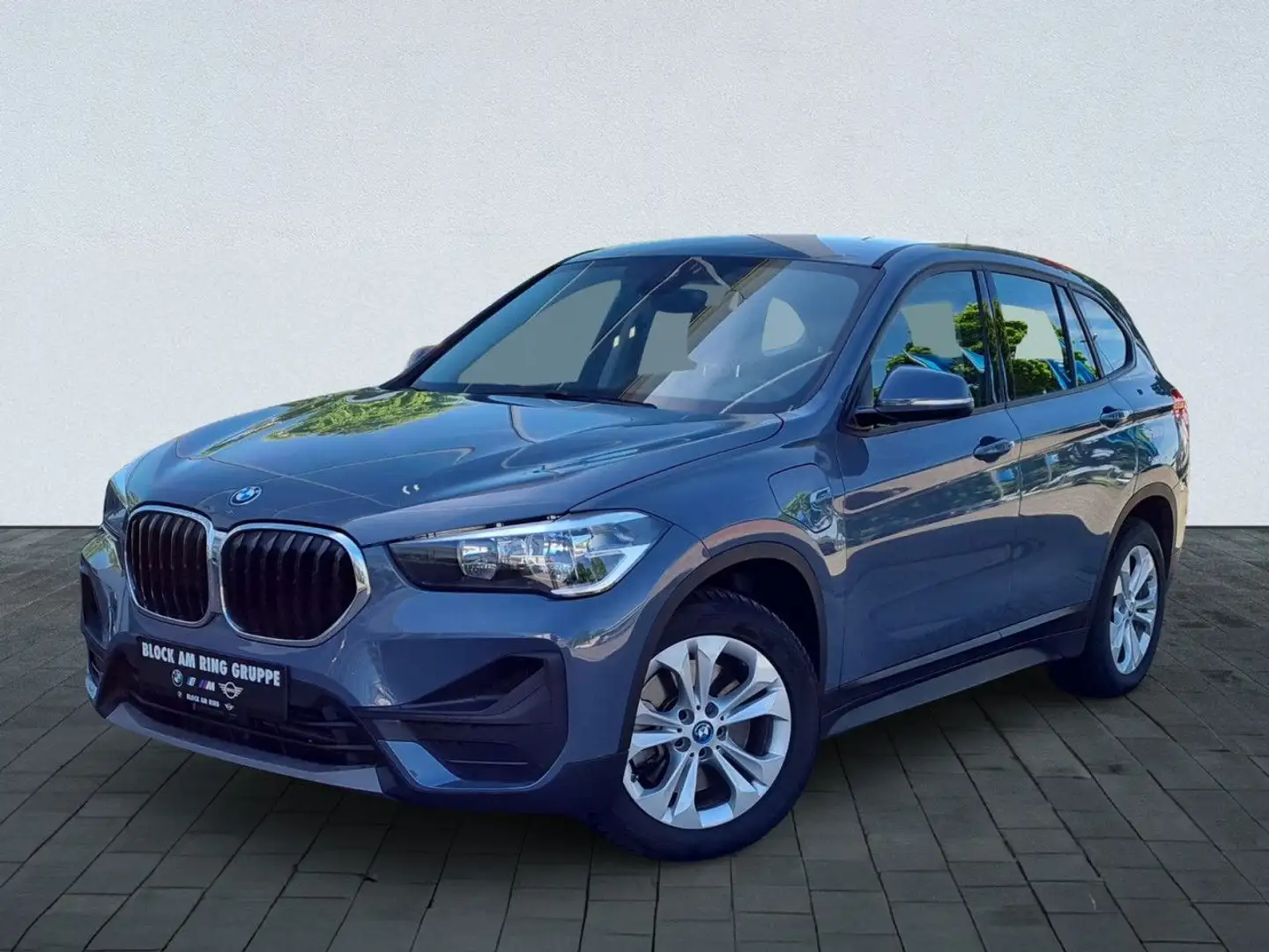 BMW X1 xDrive25e Advantage Navi Tempo SHZ PDC DAB Grau - 1
