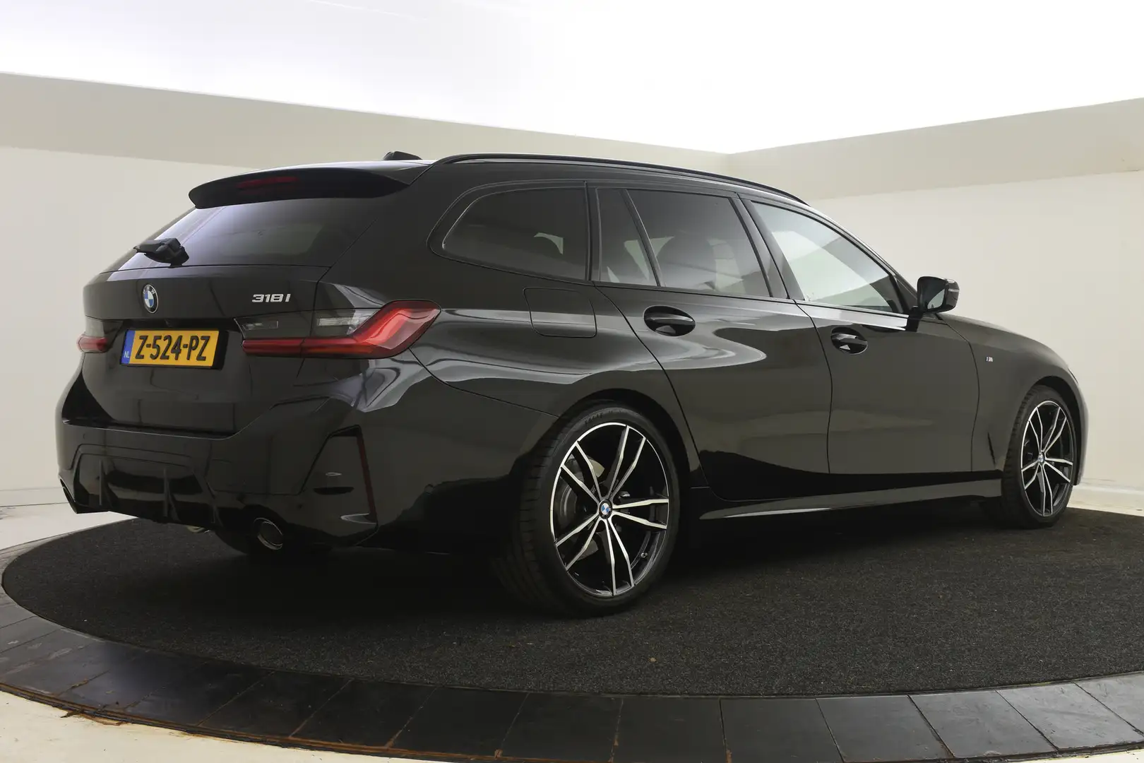 BMW 318 3 Serie Touring 318i High Executive M Sport Automa Zwart - 2
